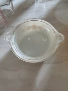 Pyrex-Butterprint-Turquoise-Casserole-Dish-with-Lid-second-image