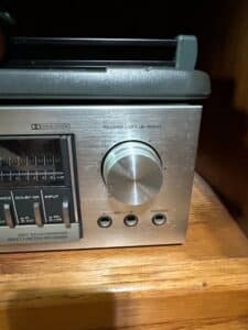 TEAC-V-Stereo-Cassette-Deck-second-image