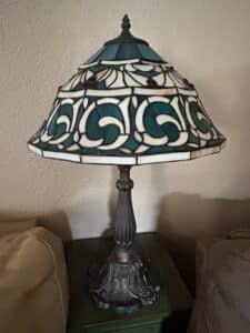 Tiffany-Style-Stained-Glass-Table-Lamp-with-Floral-Base