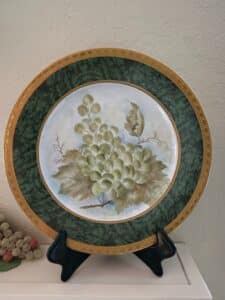 American-Atelier-Lattice-Fruit-Decorative-Plates-with-Grapes-Motif-second-image
