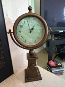 Antique-Style-Decorative-Table-Clock-with-Roman-Numerals