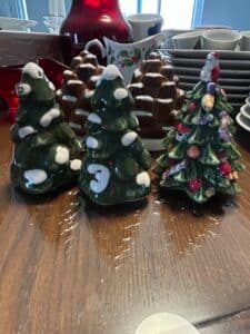 Christmas-Tree-and-Pinecone-Salt-and-Pepper-Shakers-1
