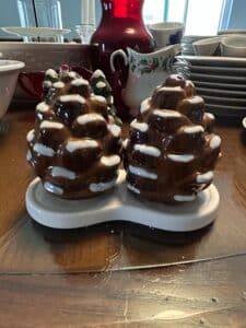 Christmas-Tree-and-Pinecone-Salt-and-Pepper-Shakers-second-image-1