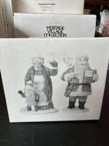Department-Heritage-Village-Collection-Santa-Mrs.-Claus-Set-second-image