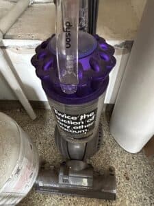 Dyson-DC-Animal-Plus-Upright-Vacuum-Cleaner-second-image