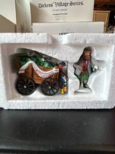 Heritage-Village-Collection-Chelsea-Market-Mistletoe-Monger-Cart-third-image