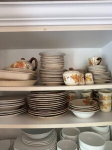 Metlox-Poppytrail-California-Woodland-Gold-Autumn-Leaf-Pattern-Dinnerware-Set