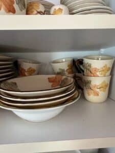 Metlox-Poppytrail-California-Woodland-Gold-Autumn-Leaf-Pattern-Dinnerware-Set-fourth-image