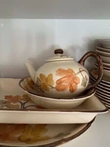 Metlox-Poppytrail-California-Woodland-Gold-Autumn-Leaf-Pattern-Dinnerware-Set-second-image