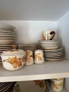 Metlox-Poppytrail-California-Woodland-Gold-Autumn-Leaf-Pattern-Dinnerware-Set-third-image