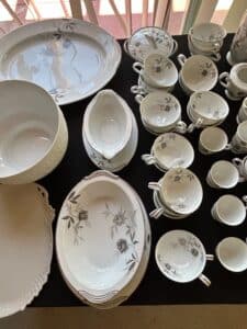 Noritake-Rosamor-China-Dinnerware-Set-third-image