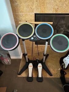 Rock-Band-Bundle-with-Drums-and-Guitars-for-Xbox-fifth-image