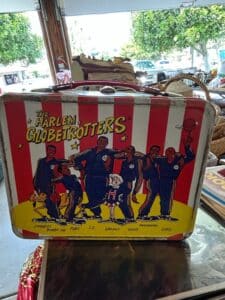 The-Harlem-Globetrotters-Thermos-Lunchbox-by-King-Seeley-second-image