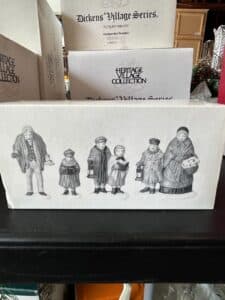 The-Heritage-Village-Collection-Carolers-on-the-Doorstep-Set-second-image