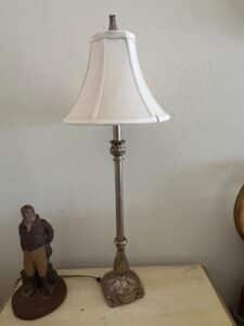 Traditional-Table-Lamp-with-Fluted-Base