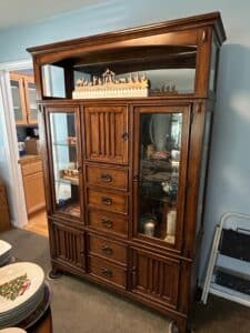Traditional-Wood-China-Cabinet-with-Mirrored-Back