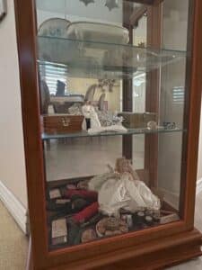 Vintage-Display-Cabinet-with-Assorted-Decorative-China-and-Collectibles-fourth-image