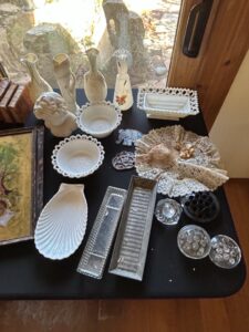 Assorted-Vintage-Milk-Glass-and-Decorative-Collectibles-fourth-image