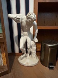 Discobolus-Discus-Thrower-Plaster-Statue