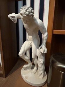 Discobolus-Discus-Thrower-Plaster-Statue-second-image