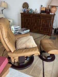 Ekornes-Stressless-Mayfair-Recliner-and-Ottoman