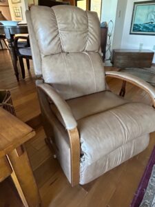 La-Z-Boy-Harbor-Town-Leather-Recliner-third-image