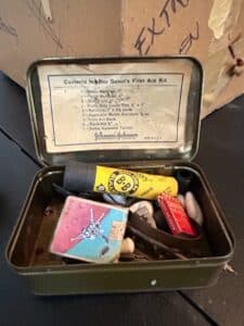 Vintage-Boy-Scouts-of-America-Official-First-Aid-Kit-Tin-by-Johnson-Johnson-third-image