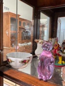 Vintage-Fenton-Pink-Glass-Cat-Figurine