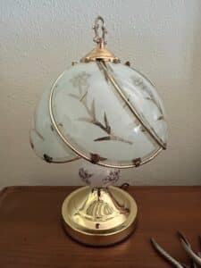 Vintage-Hollywood-Regency-Style-Floral-Touch-Lamp