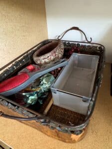 Vintage-Metal-and-Wicker-Serving-Tray-with-Ornate-Scrollwork