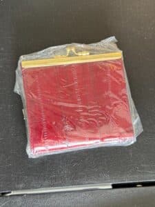 Vintage-Red-Eel-Skin-Kiss-Lock-Coin-Purse-with-Original-Packaging
