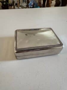 Vintage-Silver-Plated-Rectangular-Trinket-Box-with-Beaded-Border