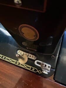 Vintage-Singer-K-Sewing-Machine-in-Drop-Leaf-Cabinet-second-image