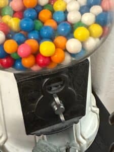 Vintage-Style-White-Gumball-Machine-second-image