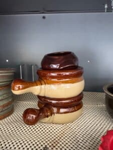 Vintage-Two-Tone-Ceramic-French-Onion-Soup-Bowls-with-Lids