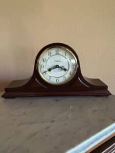 Vintage-Waltham-Day-Chime-Wood-Mantle-Clock