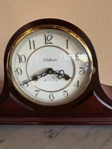 Vintage-Waltham-Day-Chime-Wood-Mantle-Clock-second-image