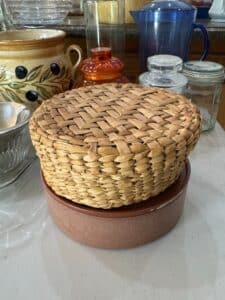 Vintage-Woven-Coaster-Set-with-Lidded-Basket-Holder