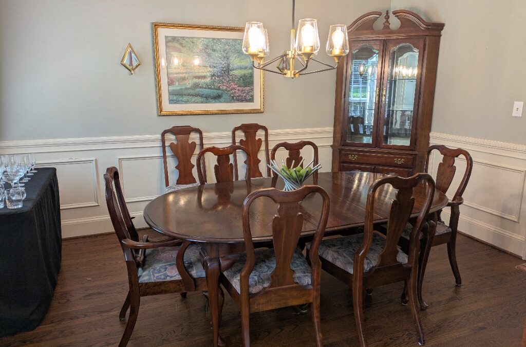 Horseshoe Bend in Roswell Estate Sale Extravaganza!