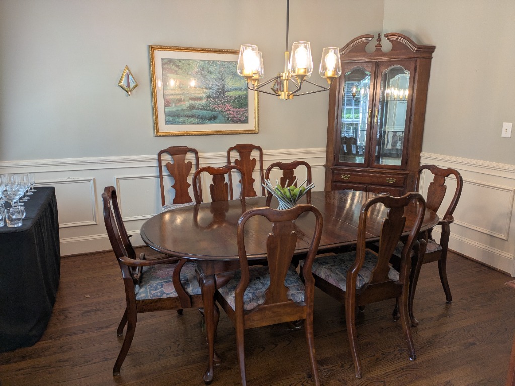 Horseshoe Bend in Roswell Estate Sale Extravaganza!