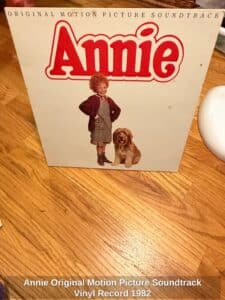 Annie-Original-Motion-Picture-Soundtrack-Vinyl-Record-1