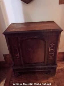 Antique-Majestic-Radio-Cabinet