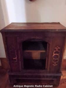 Antique-Majestic-Radio-Cabinet-second-image