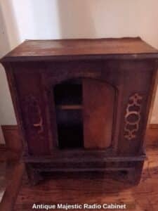 Antique-Majestic-Radio-Cabinet-third-image