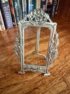 Art-Nouveau-Pewter-Floral-Easel-Picture-Frame