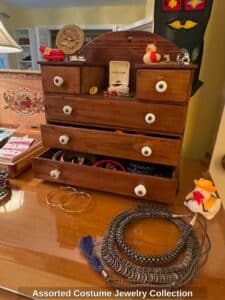 Assorted-Costume-Jewelry-Collection-fourth-image