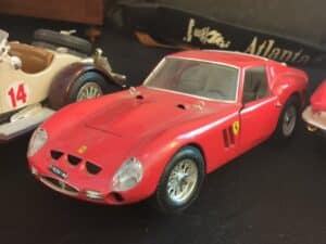 Bburago-Ferrari-GTO-Scale-Diecast-Model-Car-second-image