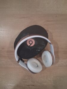 Beats-Solo-Wireless-On-Ear-Headphones-Rose-Gold