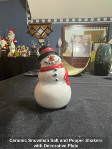 Ceramic-Snowman-Salt-and-Pepper-Shakers-with-Decorative-Plate-fourth-image