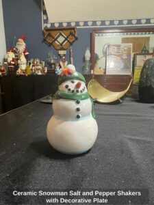 Ceramic-Snowman-Salt-and-Pepper-Shakers-with-Decorative-Plate-third-image